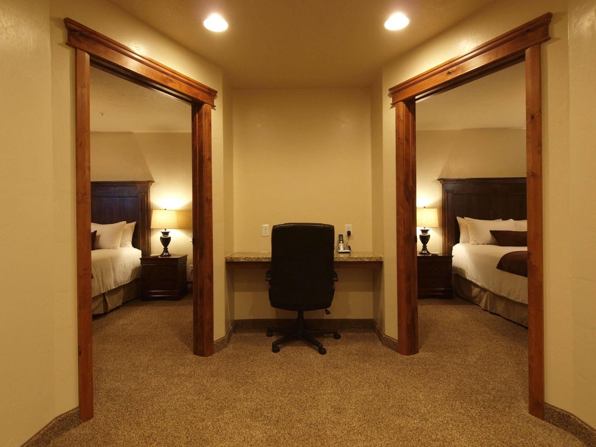 Cb&M Executive Suites Roosevelt 외부 사진